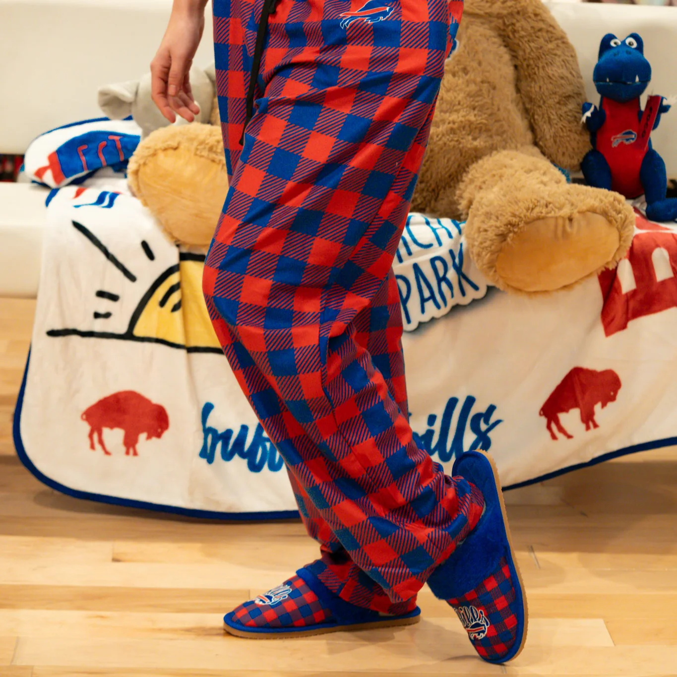 Women's Buffalo Bills Flannel Sherpa Mule Slipper - Image 7