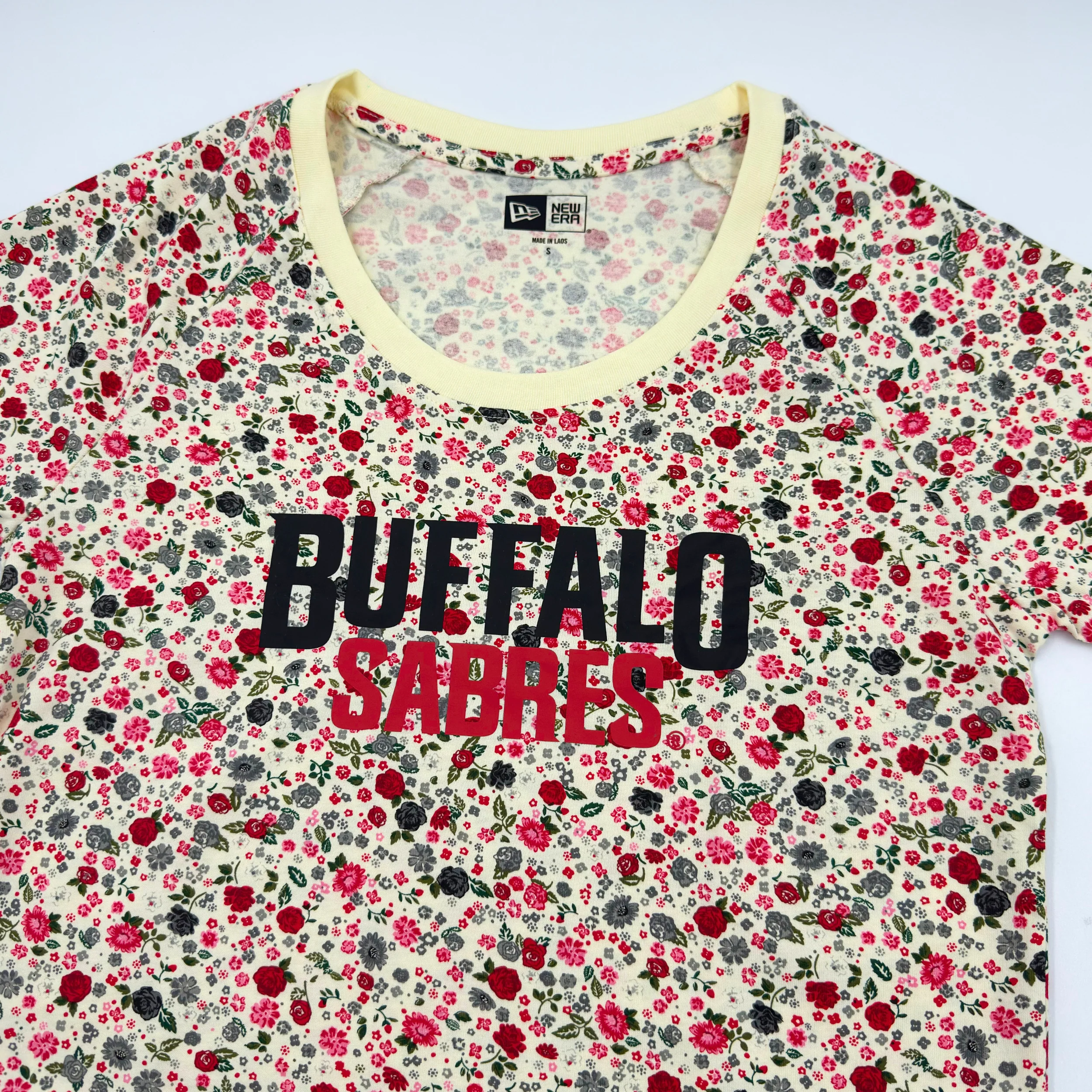 Final Sale - Women's New Era Sabres Black & Red Floral Cropped T-Shirt - Image 3