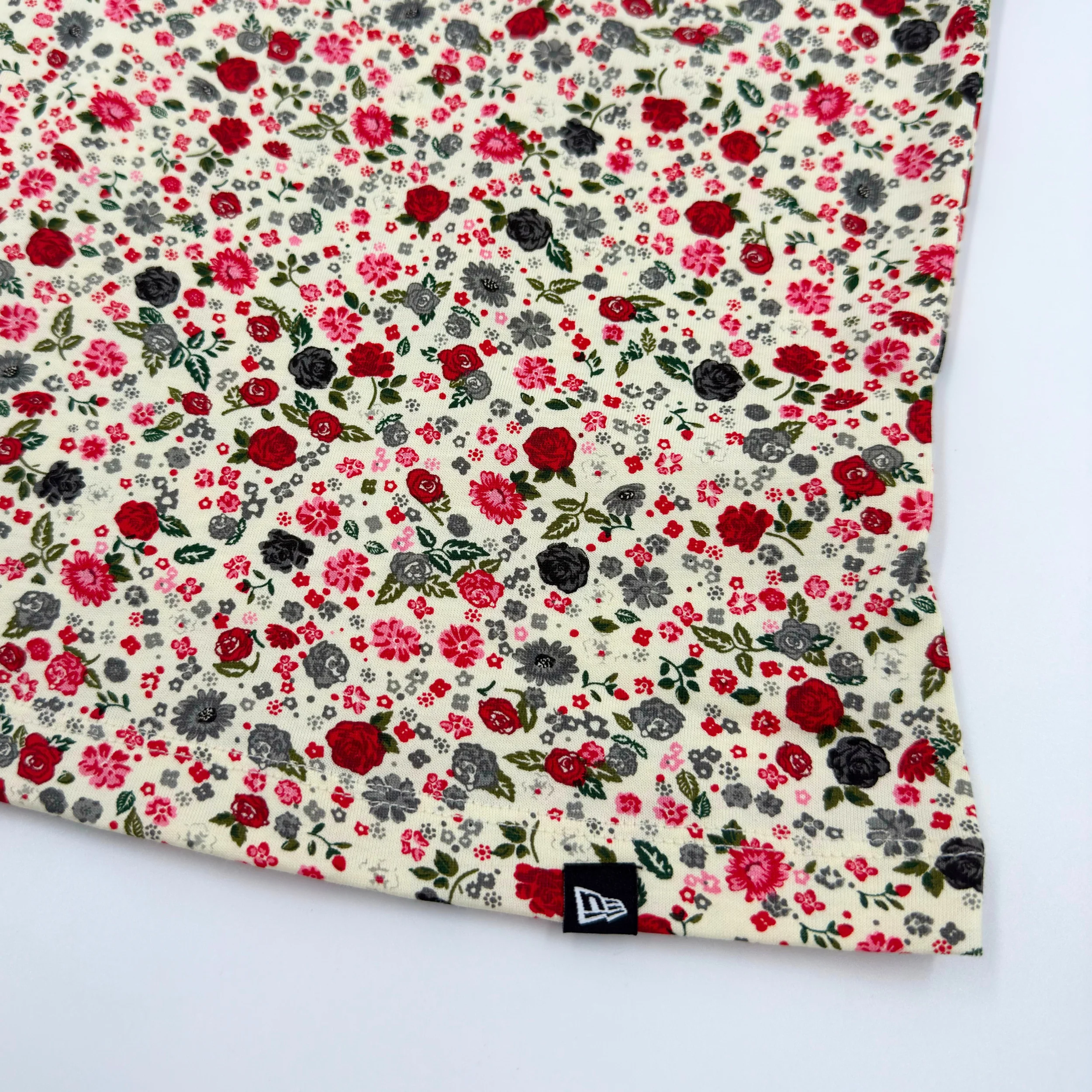 Final Sale - Women's New Era Sabres Black & Red Floral Cropped T-Shirt - Image 4