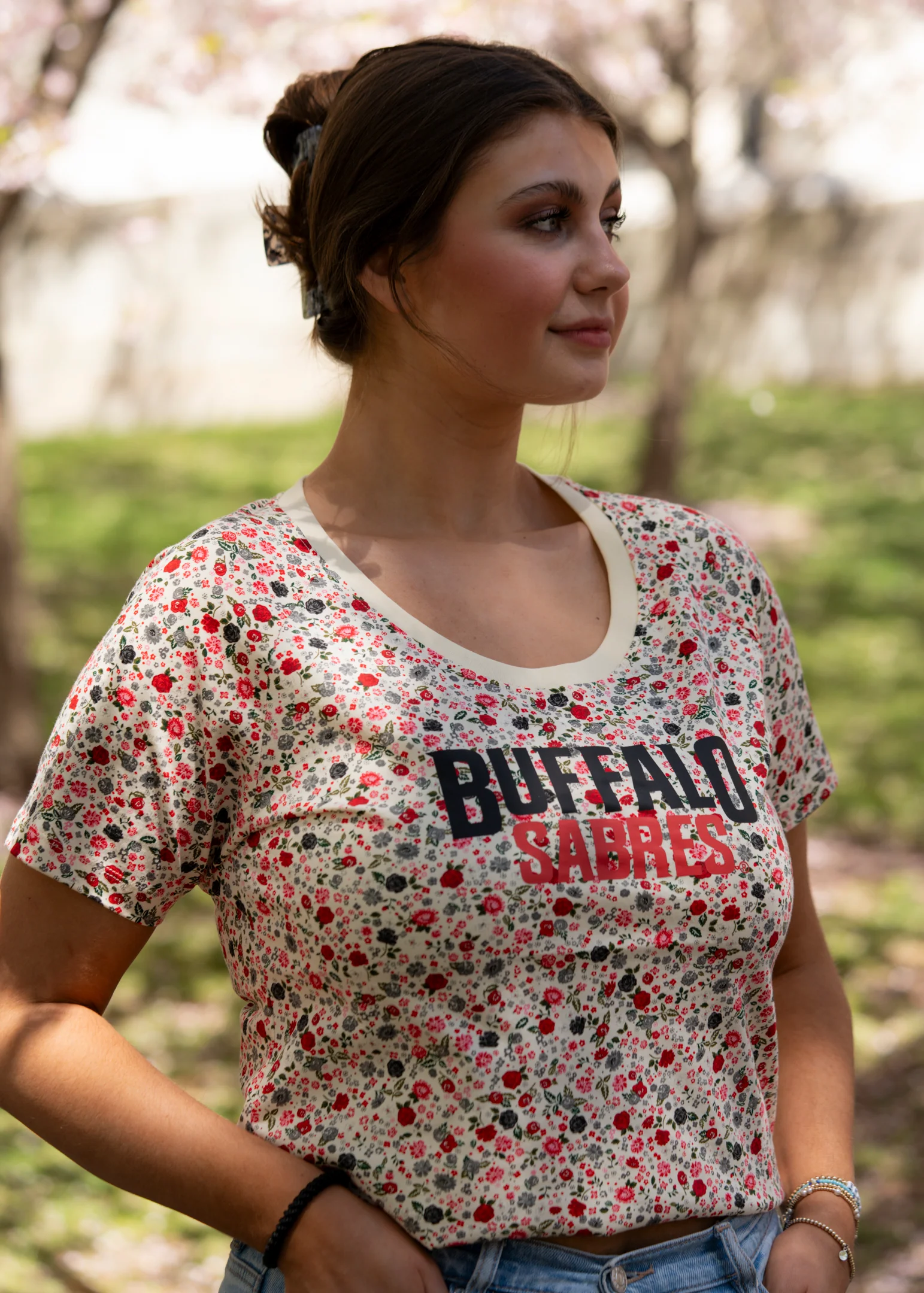 Final Sale - Women's New Era Sabres Black & Red Floral Cropped T-Shirt - Image 5