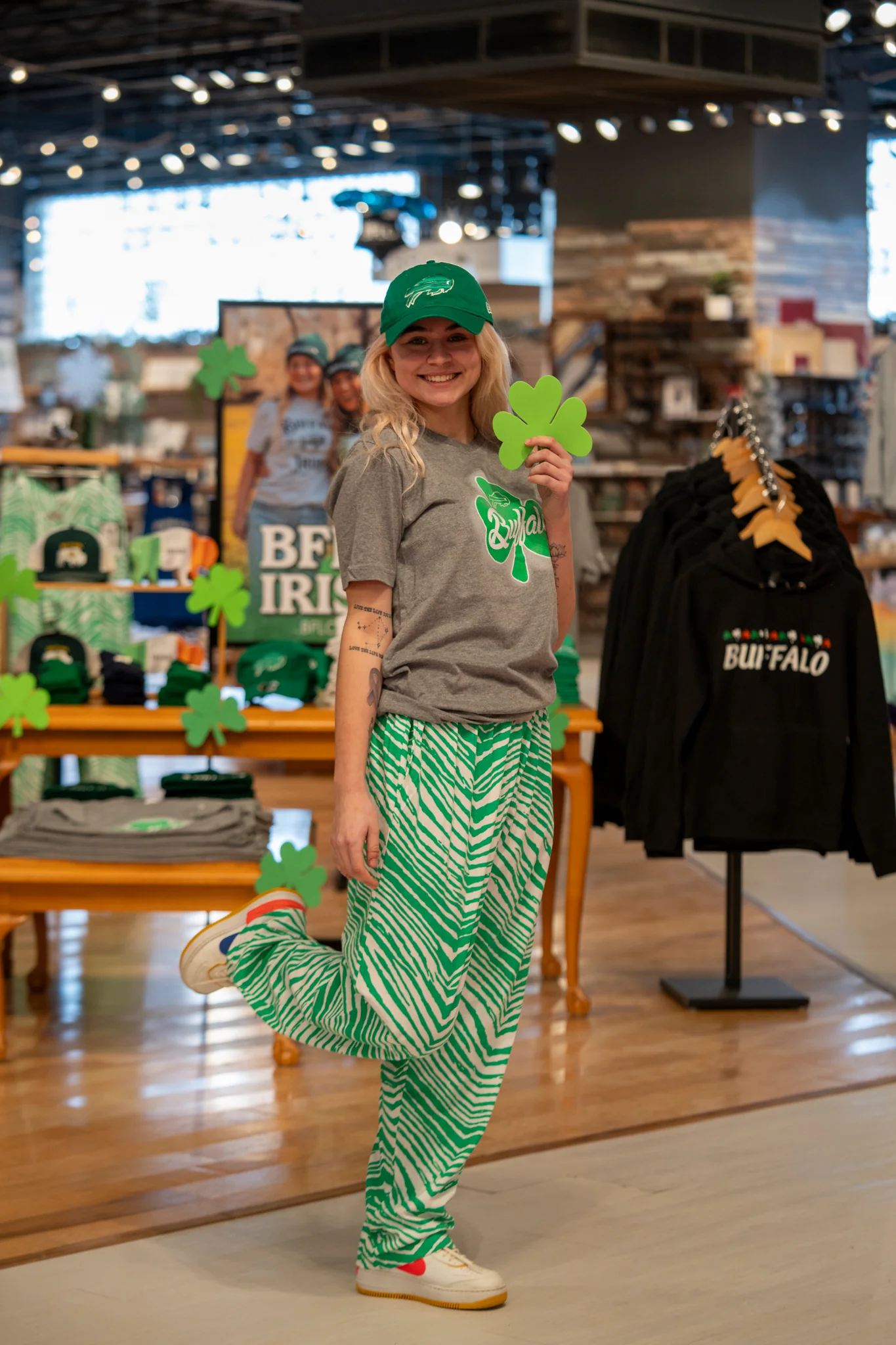 Zubaz White and Green Pants - Image 5